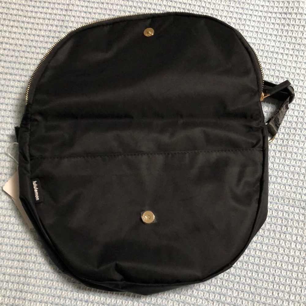 lululemon athletica Black and Gold Crossbody Bag -5L - Picture 5 of 6